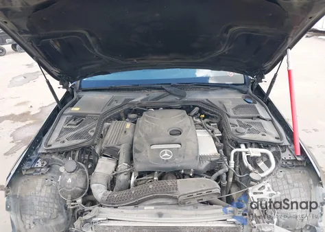 2016 Mercedes-Benz C 300 z USA, uszkodzony, nr VIN WDDWF4JB0GR143896